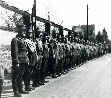 Versammlung und Aufmarsch der NSDAP-Angehörigen in Weilburg, 1933-1945