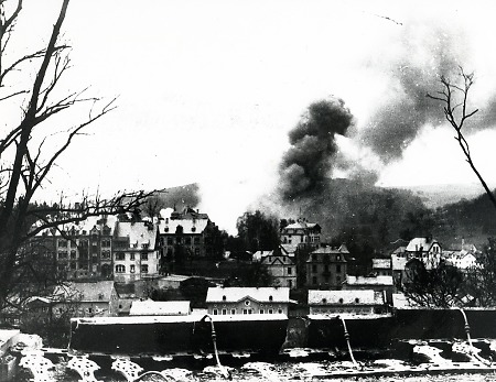 Luftangriff auf den Bahnhof, die Gasanstalt und die Lackfabrik Grebe in Weilburg, 9. März 1945
