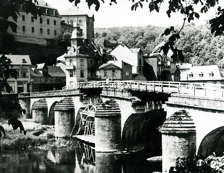 Die steinerne Brücke (Postbrücke) in Weilburg Anfang Mai 1945, undatiert