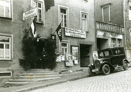 Parteizentrale der NSDAP zur Reichstagswahl im November 1933 in Weilburg im Saalbau-Restaurant, undatiert
