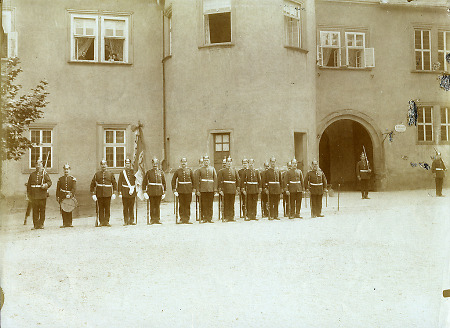 Wache der Weilburger Bürgergarde bei der Beisetzung Großherzog Wilhelms von Luxemburg, 1912