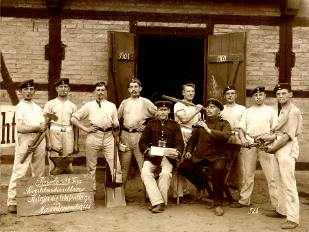 Erinnerungsbild von Weilburger Soldaten, 1901-1903