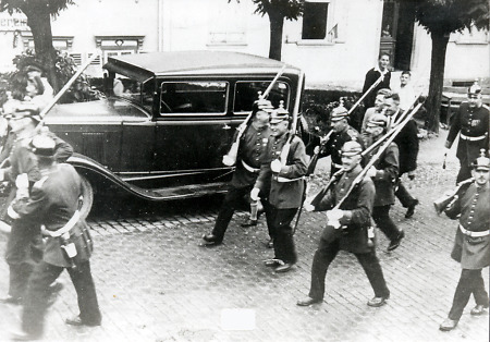 Aufmarsch der Weilburger Bürgerwehr, um 1930