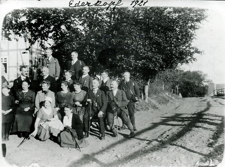 Der Wanderverein Weilburg auf einer Tour zum Ederkopf, 1921