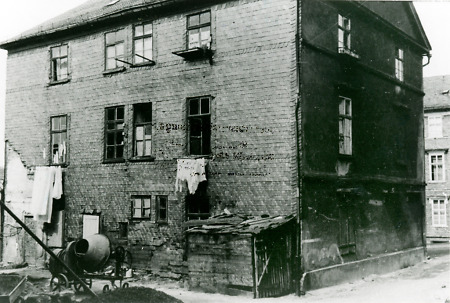 Die Rückseite des Hauses der ehemaligen Mädchenschule in der Frankfurter Straße in Weilburg, 1920er Jahre?