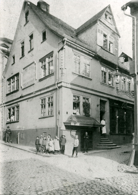 Straßenszene in Weilburg, um 1907