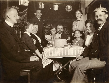 Geselliges Beisammensein an einem Sommerabend, 1914