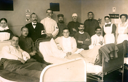 Krankenzimmer mit verwundeten Soldaten, 1914