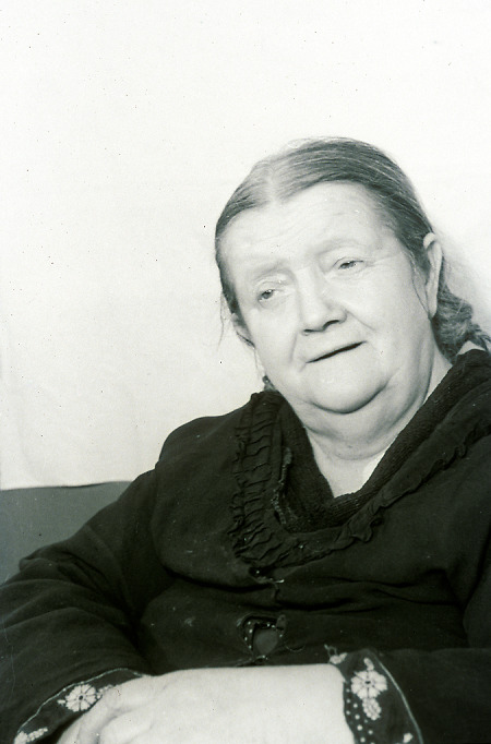 Porträt einer alten Frau aus Bauerbach, um 1950
