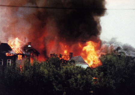 Brennende Häuser bei der Brandkatastrophe von Herborn, 7. Juli 1987