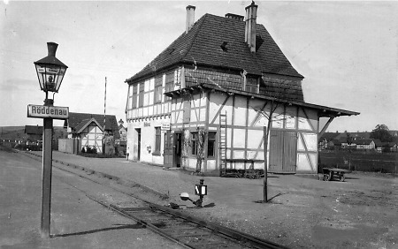 Der 1908/09 erbaute Bahnhof in Röddenau, um 1920?