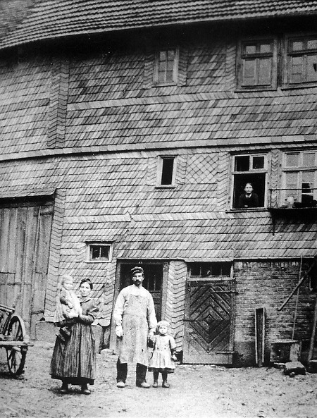 Stellmachermeister mit seiner Familie in Röddenau, vor 1915