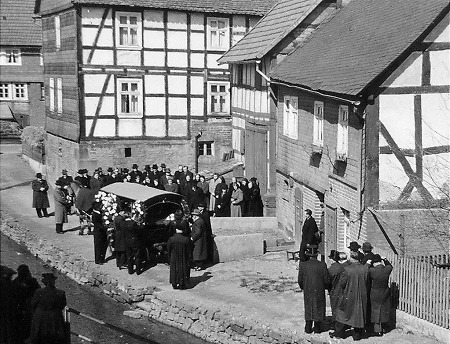 Beerdigung einer Verstorbenen in Röddenau, 1958