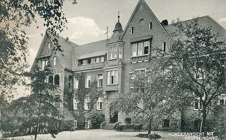 Das 1910 eröffnete Städtische Krankenhaus in Dillenburg, um 1925