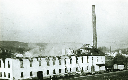 Die Ruine der durch Brand zerstörten Lederfabrik in Melsungen, 1948