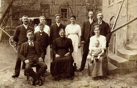 Familie aus Walburg bei Hessisch Lichtenau, Anfang der 1920er Jahre