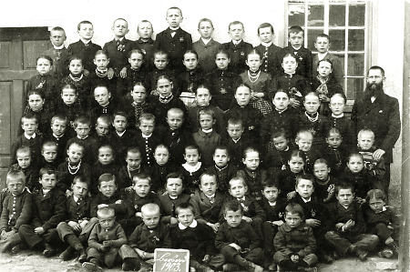 Schulbild von Bersrod, 1903