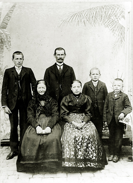 Familie aus Bersrod, 1905