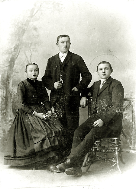 Drei Geschwister aus Saasen, 1889