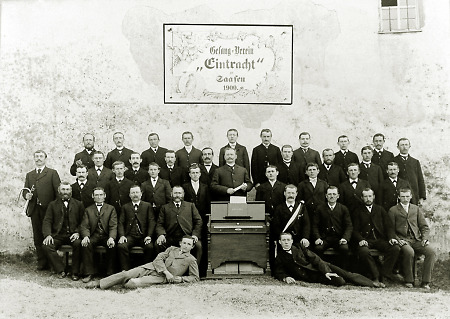 Der Gesangverein „Eintracht Saasen 1900“ im Jahr seiner Gründung, 1900