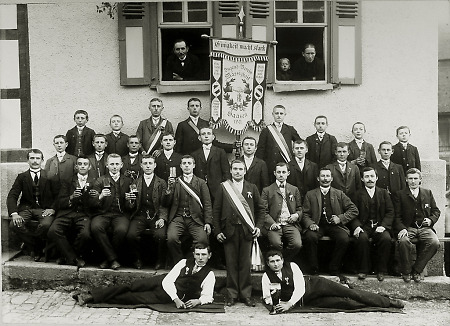 Der „Jugendverein Mässigkeit Saasen“ 1907, um 1907