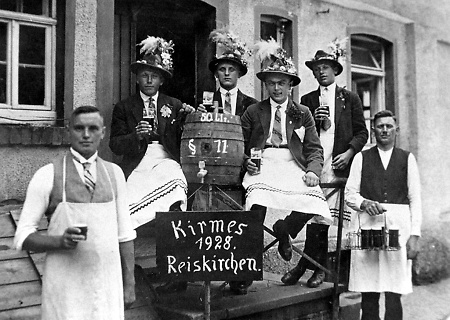 Kirmesburschen in Reiskirchen, 1928