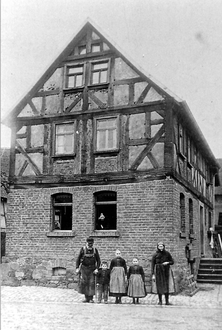 Haus eines Reiskirchener Schmiedemeisters und Landwirts, um 1911