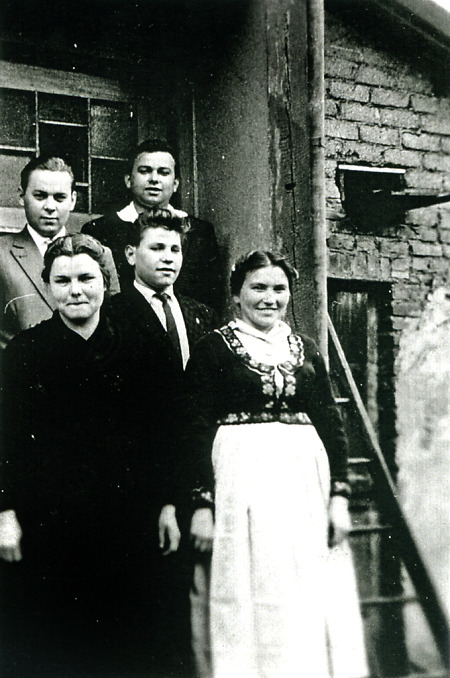 Die Familie Joseph Pfeiffer in (Stadt-)Allendorf, um 1945