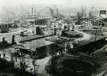 Werk I der Fieseler-Werke in Kassel mit Bombenschäden, 1943