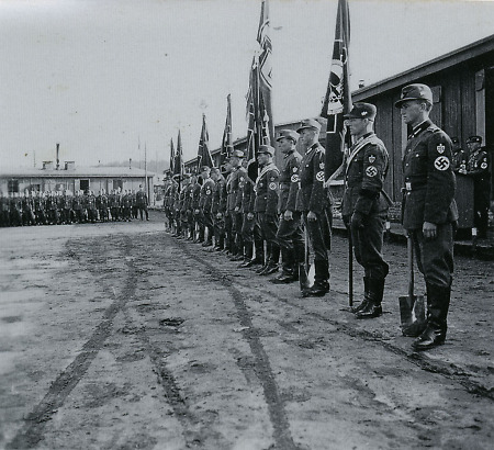 Aufstellung von Reichsarbeitsdienstmännern im Lager Drausmühle b, undatiert
