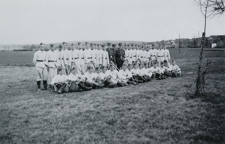 Reichsarbeitsdienstmänner im Lager Drausmühle bei Stadtallendorf, 1943