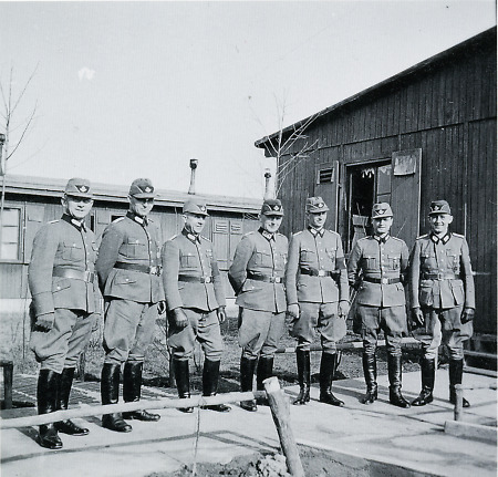 Unteroffiziere beim Reichsarbeitsdienst im Lager Drausmühle bei Stadtallendorf, 1943
