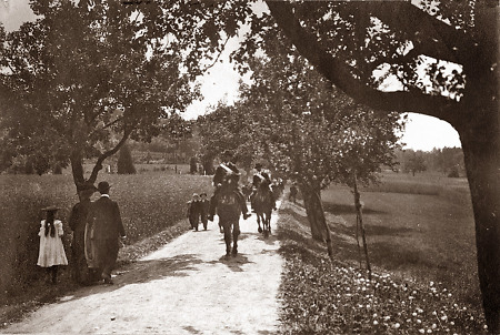 Die „Lützelbacher Ehrenreiter“ auf dem Weg zur Neunkirchner Höhe, 1907