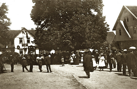 Festgäste bei der „Ohly-Eiche“ in Neunkirchen, 1907