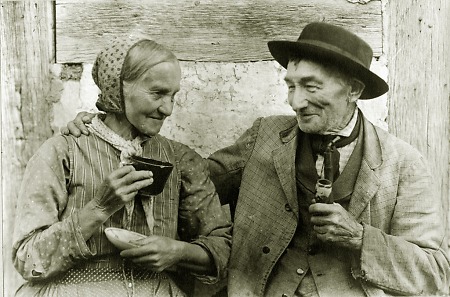 Das Ehepaar Eisenhauer in Weschnitz nach der Goldenen Hochzeit, 1907