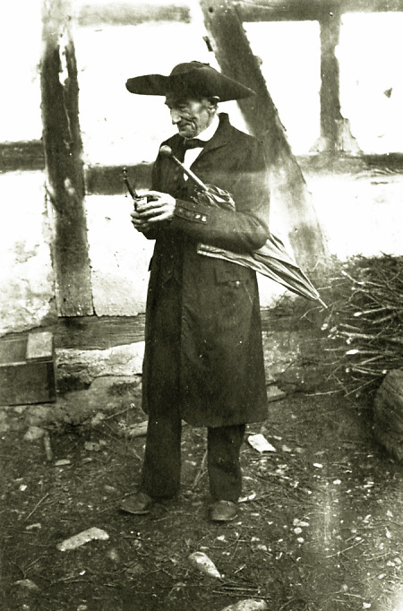 Älterer Mann in Weschnitz in Odenwälder Tracht, 1907