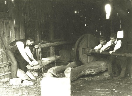 Apfelweinzubereitung in Ober-Ostern, 1907/1908