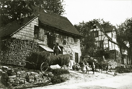 Einlagern des Heus in Hammelbach, 1907
