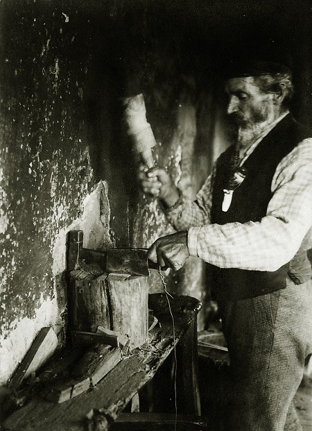 Der Schachtelmacher Jährling in Klein-Bieberau, 1909