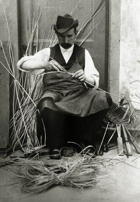 Korbmacher Philipp Becker in Fränkisch-Crumbach, 1911