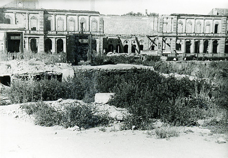 Die Ruine des Kurhauses in Bad Homburg, 1945