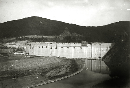 Die Edersee-Staumauer kurz vor der Fertigstellung, 1913