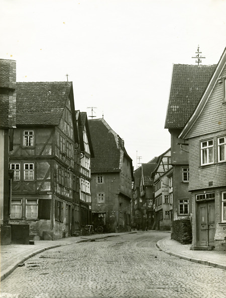 Die Hersfeldergasse in Alsfeld vom Hersfelder Tor aus, um 1910?
