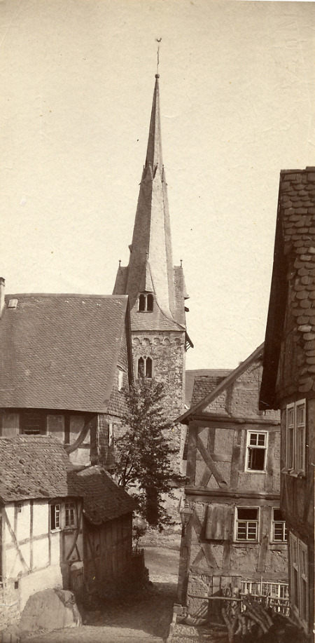 Die alte Stadtkirche in Biedenkopf vor dem Abbruch, 1883-1885