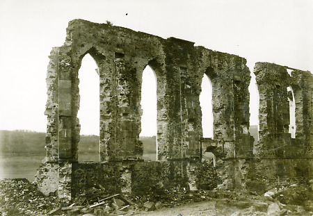Die Kirchenruine von Berich, um 1914