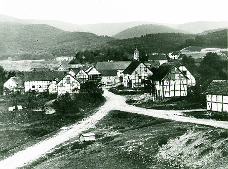 Das Dorf Bringhausen vor der Überflutung durch den Ederse, um 1912