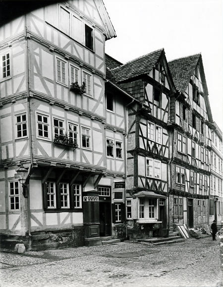 Häuser in Eschwege Marktplatz Nr. 2 und 3 an der Ecke zur Schulstraße, Oktober 1889