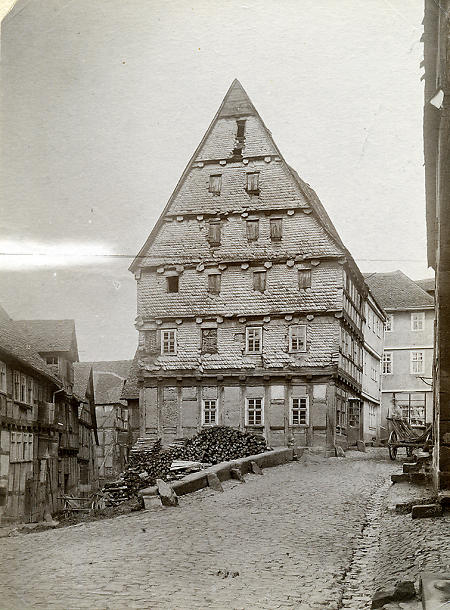 Das Haus Ritterstraße / Ecke Dellbrücke in Frankenberg (Eder), um 1880?