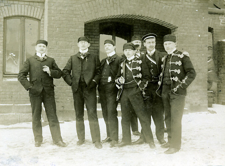 Gruppenfoto korporierter Studenten in Marburg, 7. Dezember 1902