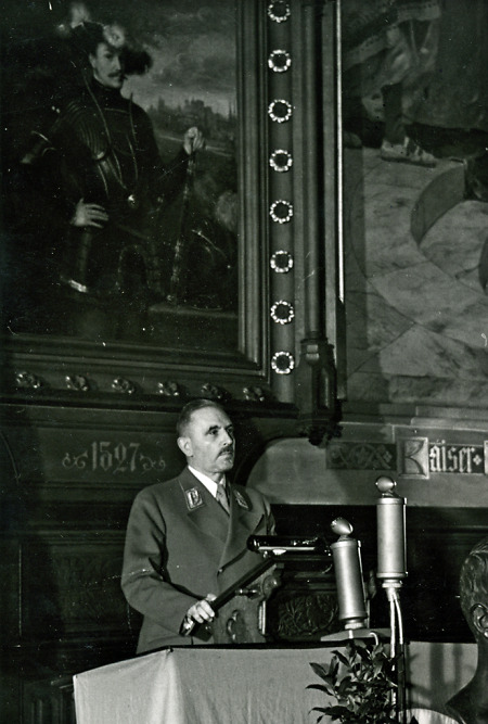 Bernhard Rust bei einer Rede anlässlich der Behring-Feiern der Universität Marburg 1940, undatiert